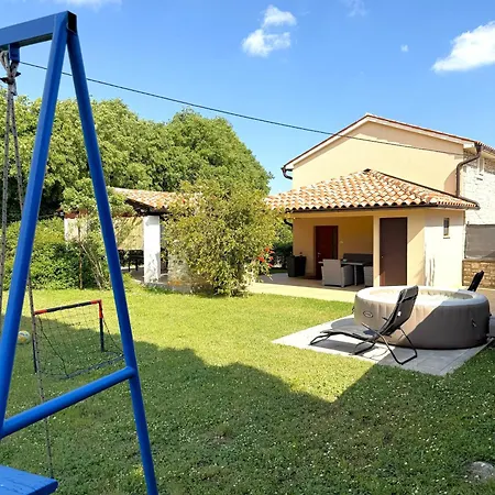 Nensi Villa *